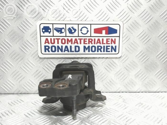 Peugeot 108 Engine mount bracket 