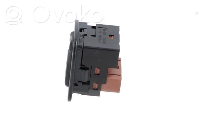 Peugeot 108 Wing mirror switch 