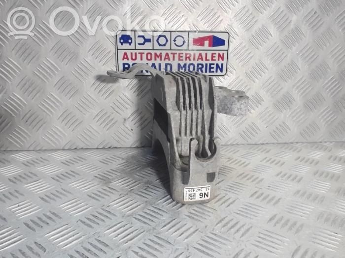 Opel Astra J Engine mount bracket 