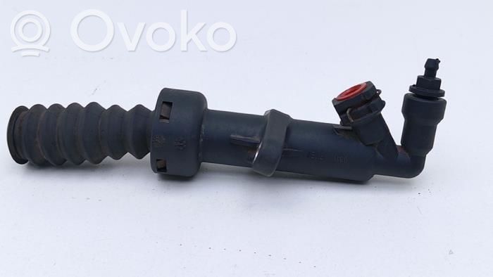 Peugeot 406 Clutch slave cylinder 