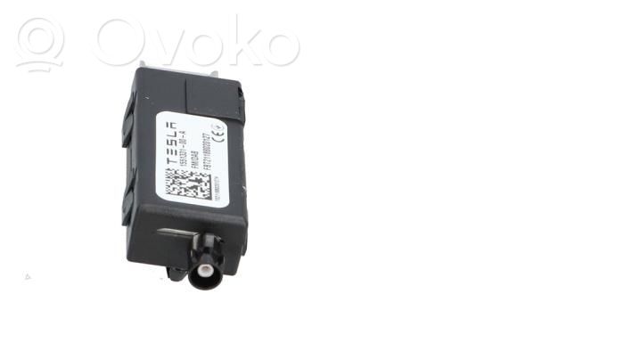 Tesla Model Y Radio antena 
