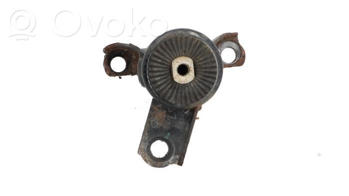 Engine mount bracket   8V516F012BJ
