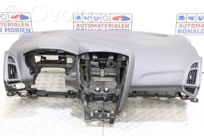 Ford Focus Panelis 