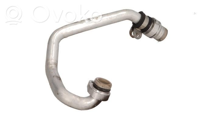 Audi RS4 B9 Conductă/furtun lichid de răcire motor 