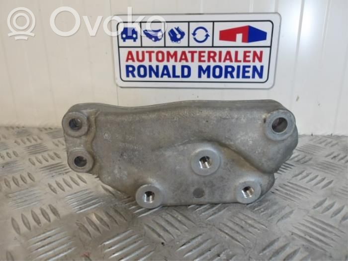 Volkswagen Tiguan Gearbox mounting bracket 