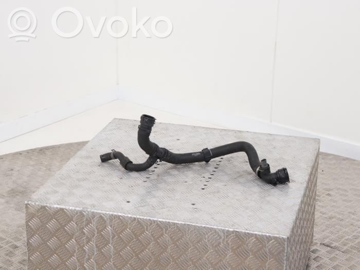 Audi A4 S4 B9 8W Engine coolant pipe/hose 