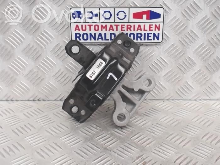 Engine mount bracket   42456787