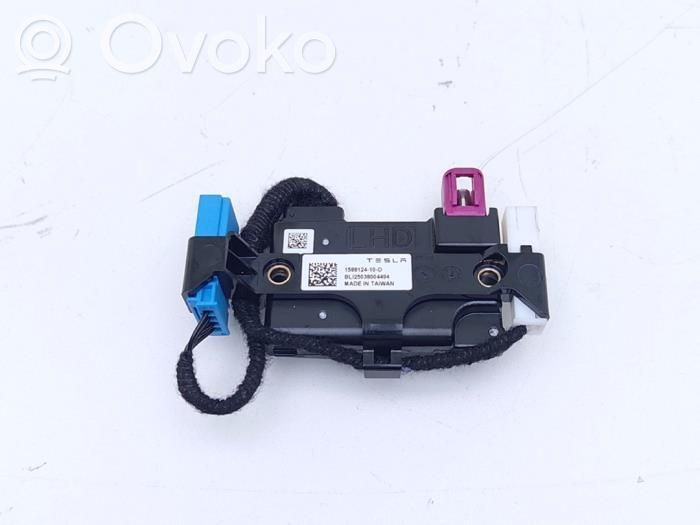 Tesla Model Y Windshield/windscreen camera 
