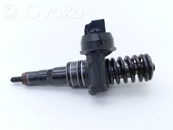 Volkswagen Golf V Inyector de combustible 