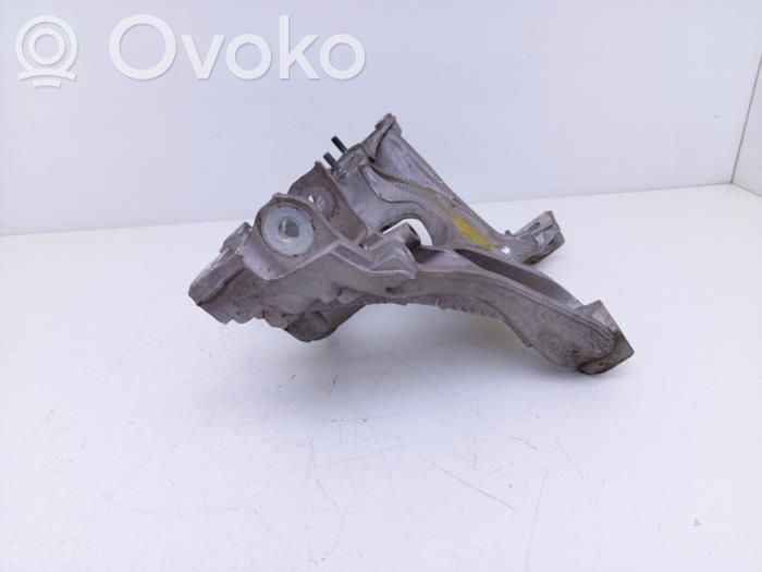 Audi A4 S4 B9 8W Moottorin kiinnikekorvake 