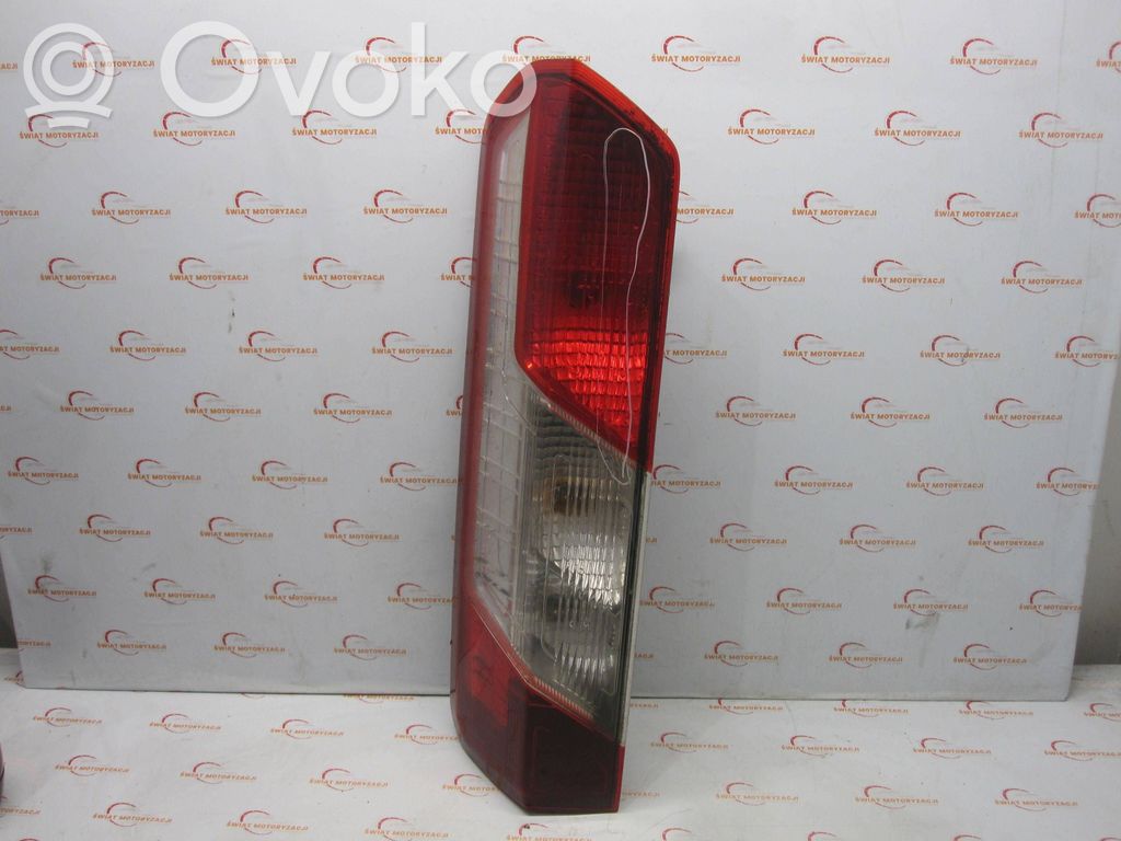 Ford Transit Aizmugurējais lukturis virsbūvē 