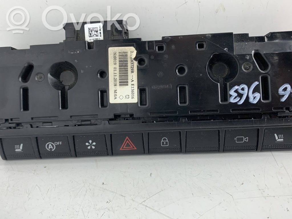 Renault Clio V Hazard light switch 