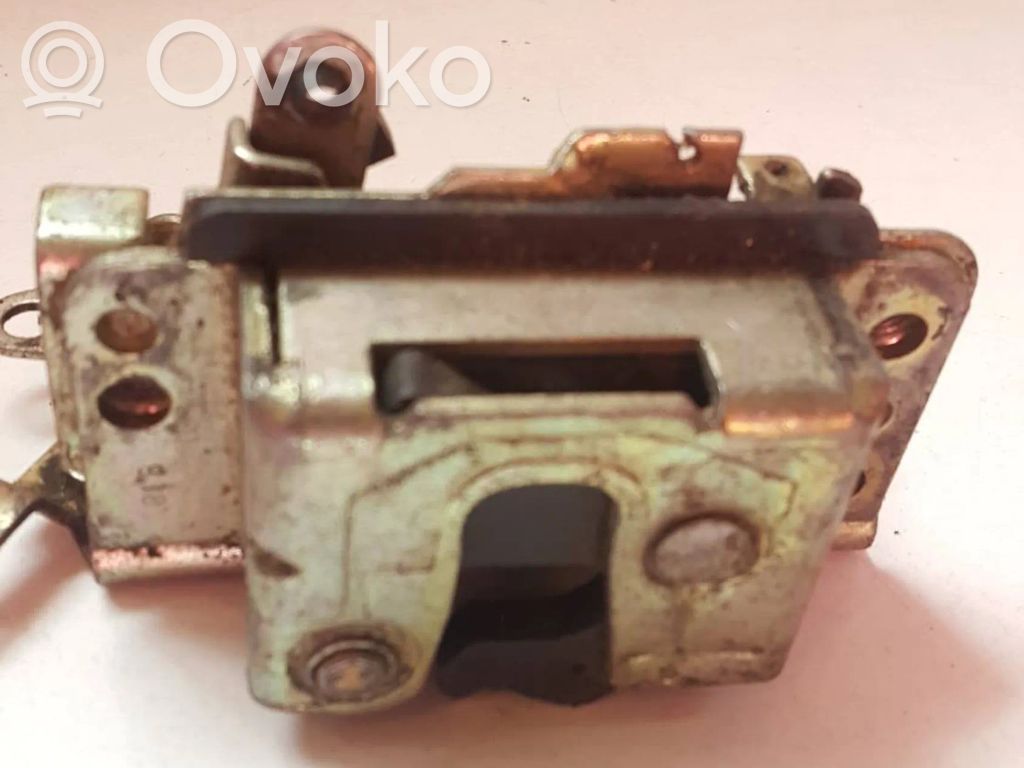 Opel Kadett E Takaoven lukko 