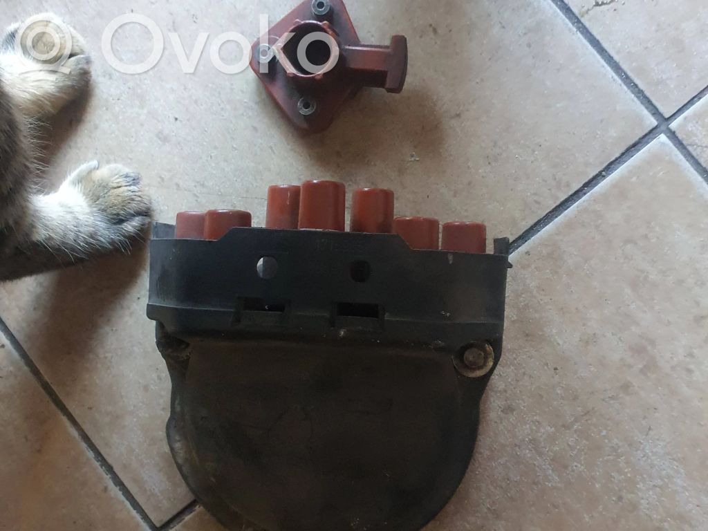 BMW 7 E32 Spark distributor cap 