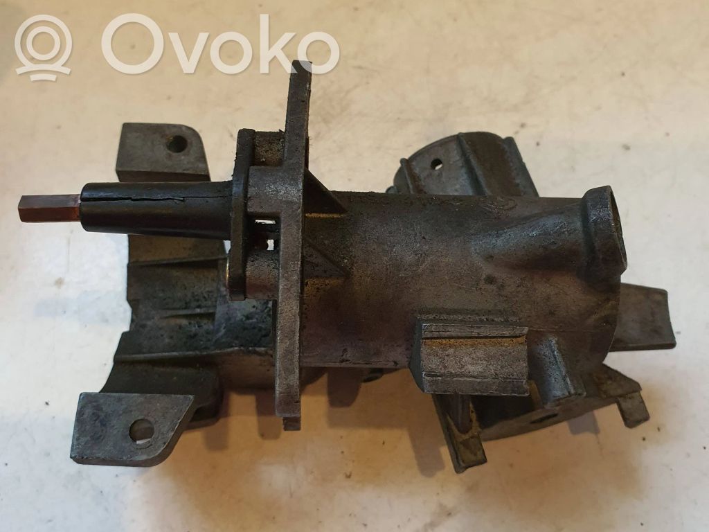 BMW 5 E28 Užvedimo spynelė 