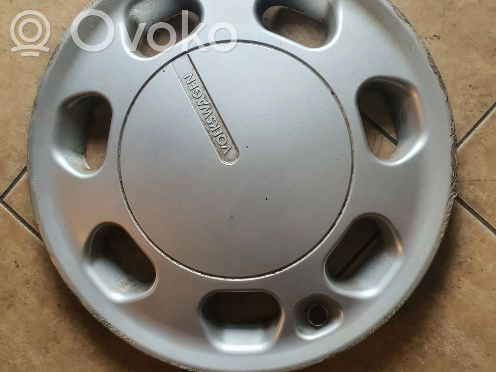 Volkswagen PASSAT B4 R14 wheel hub/cap/trim 