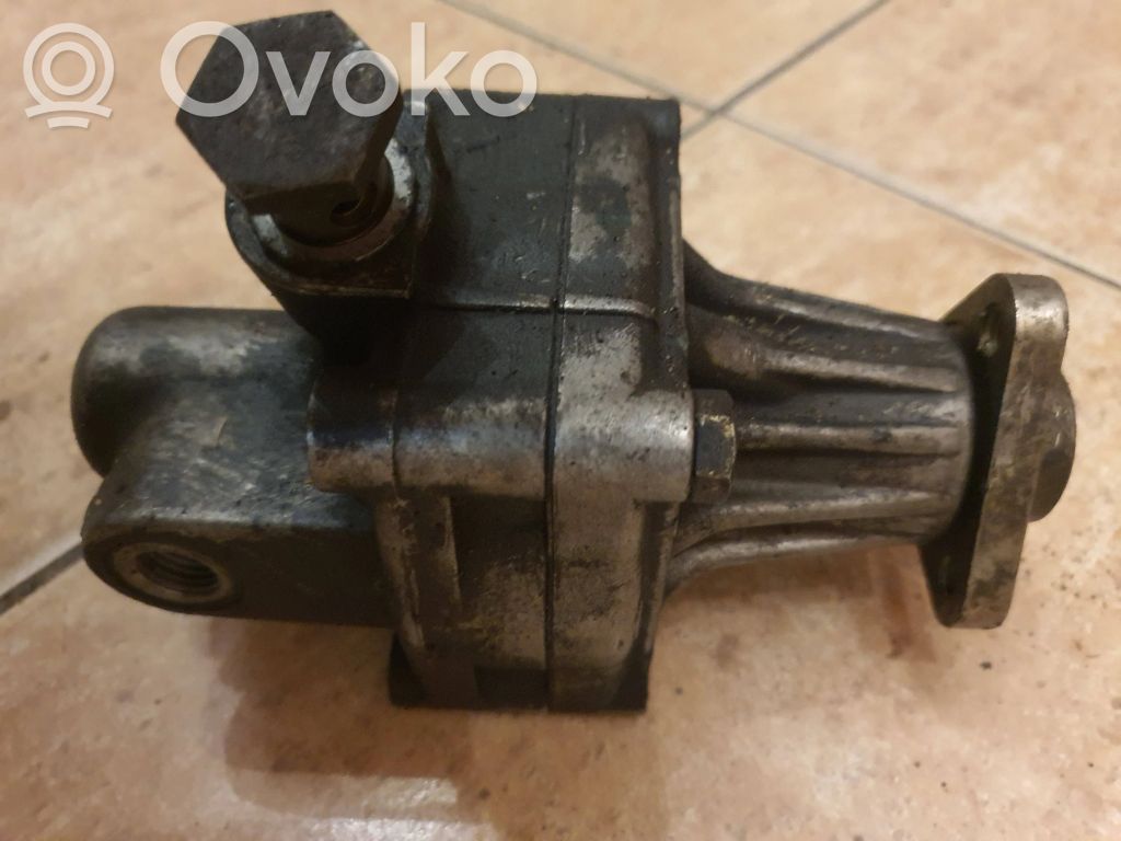 BMW 3 E36 Ohjaustehostimen pumppu 