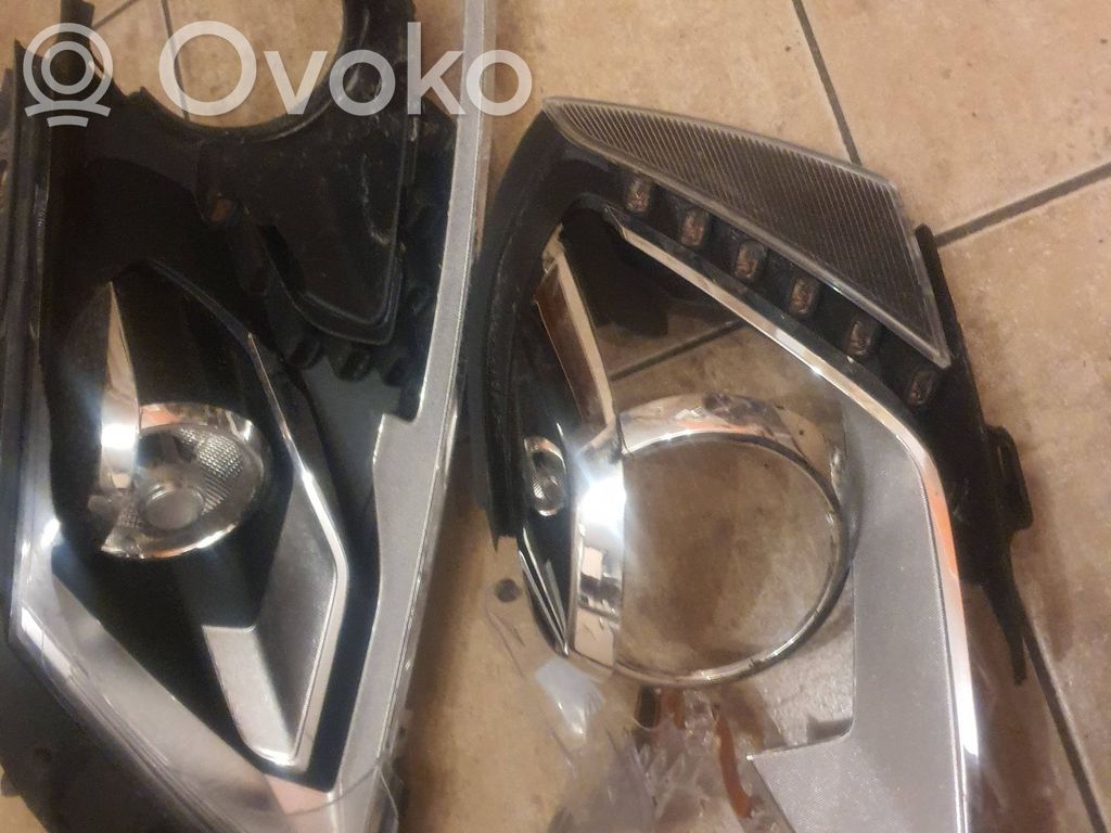Volkswagen PASSAT B7 Element lampy przedniej 
