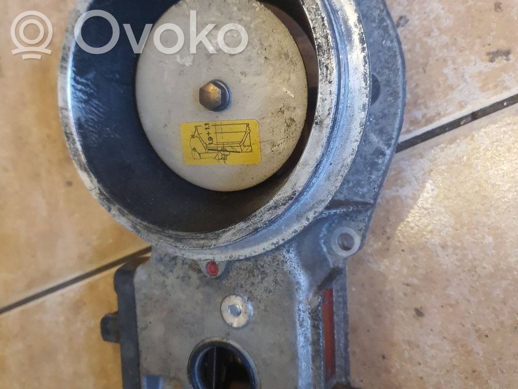Audi 80 90 B3 Fuel distributor 