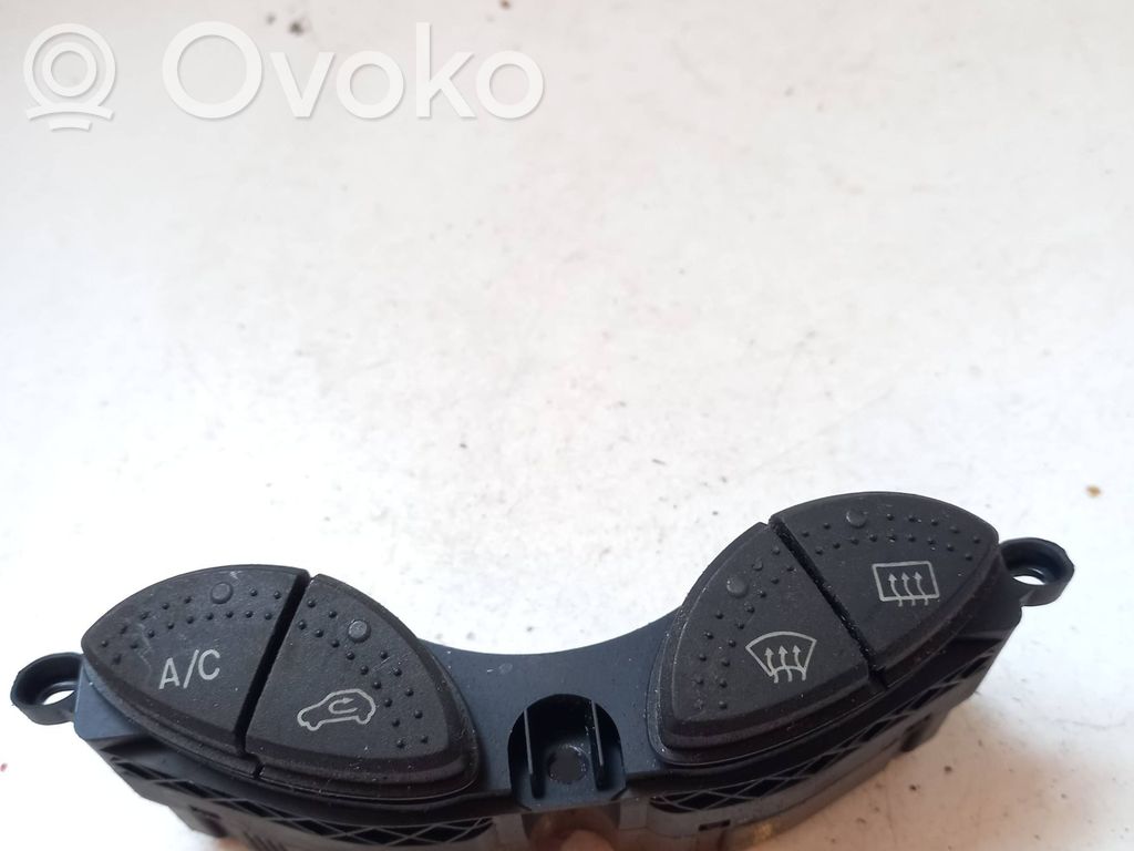 Ford Focus Stiklo šildymo elektra jungtukas 