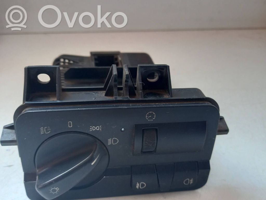 Light switch   6919834,0025888,037239084
