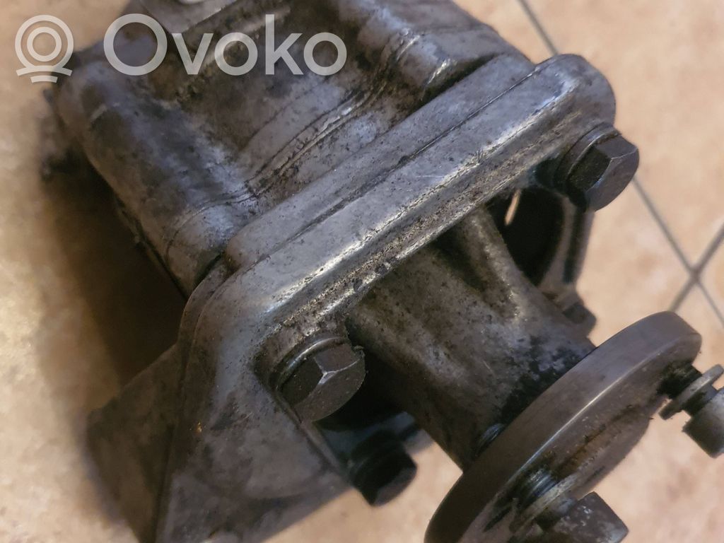BMW 5 E34 Power steering pump 