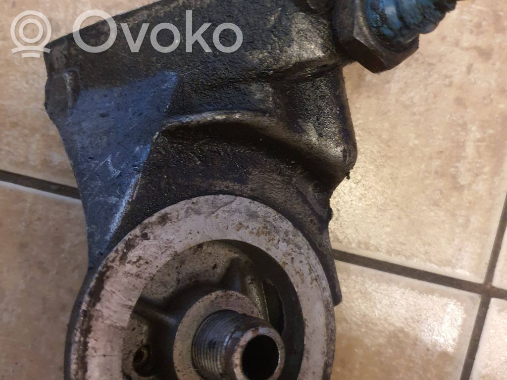 Audi 80 90 B3 Mocowanie / uchwyt filtra oleju 