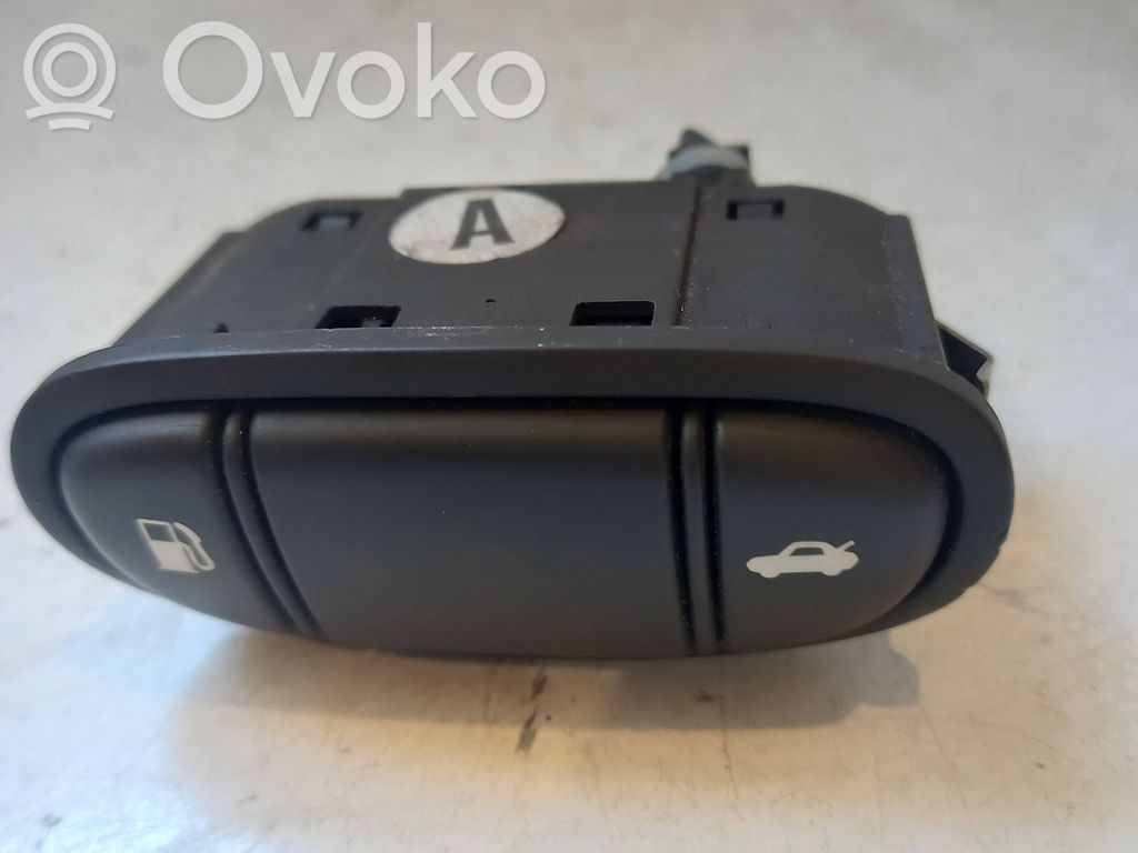 Jaguar S-Type Tailgate opening switch 