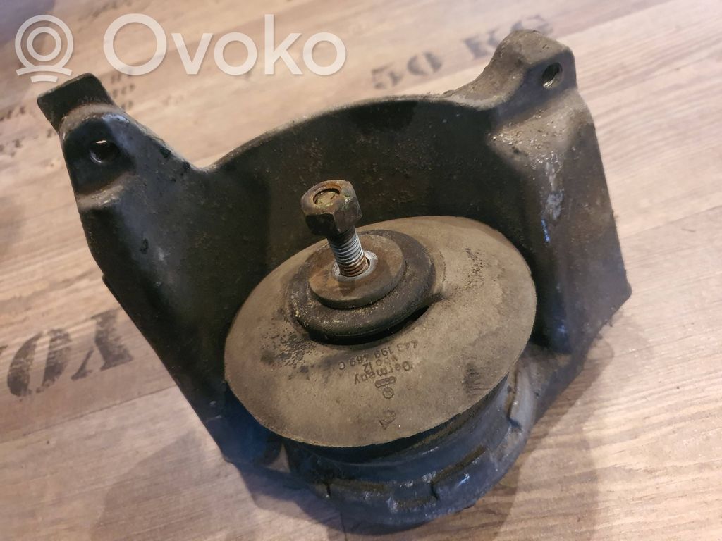 Audi 80 90 S2 B4 Engine mount bracket 
