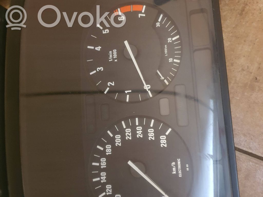 BMW 7 E32 Speedometer (instrument cluster) 