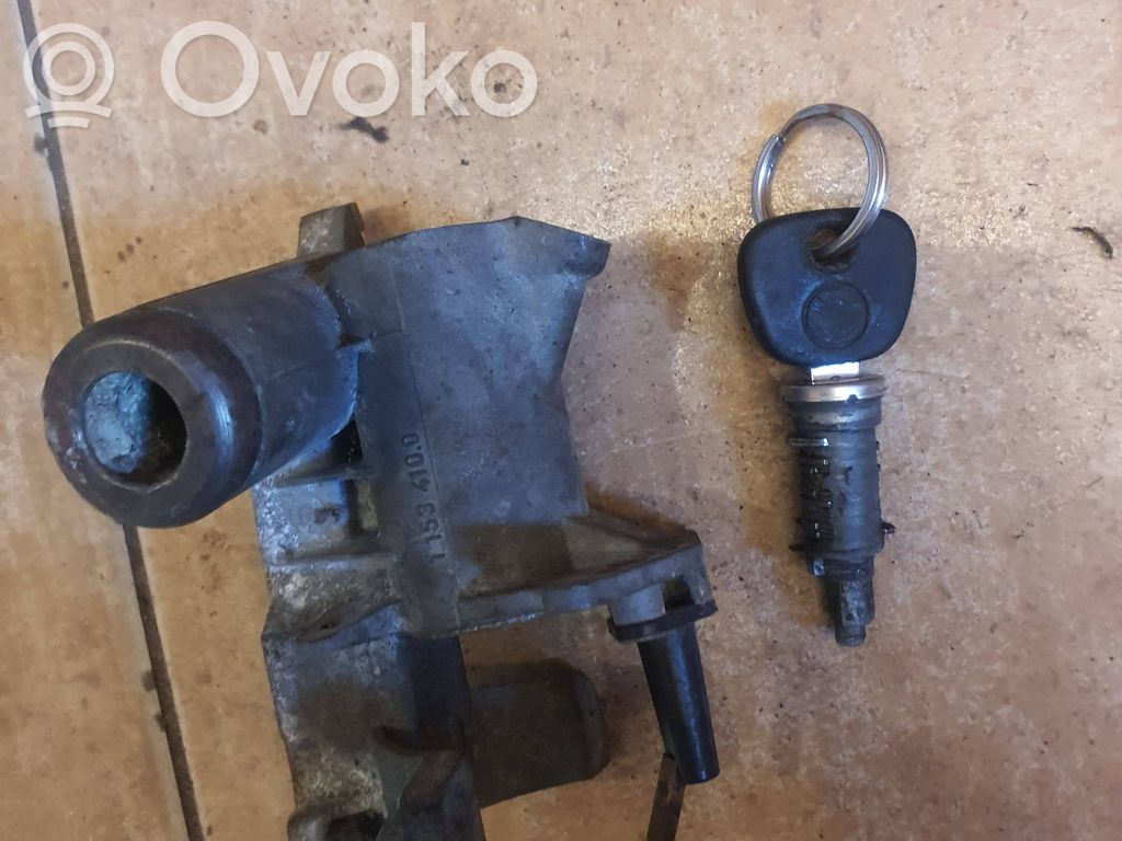 BMW 5 E28 Užvedimo spynelė 
