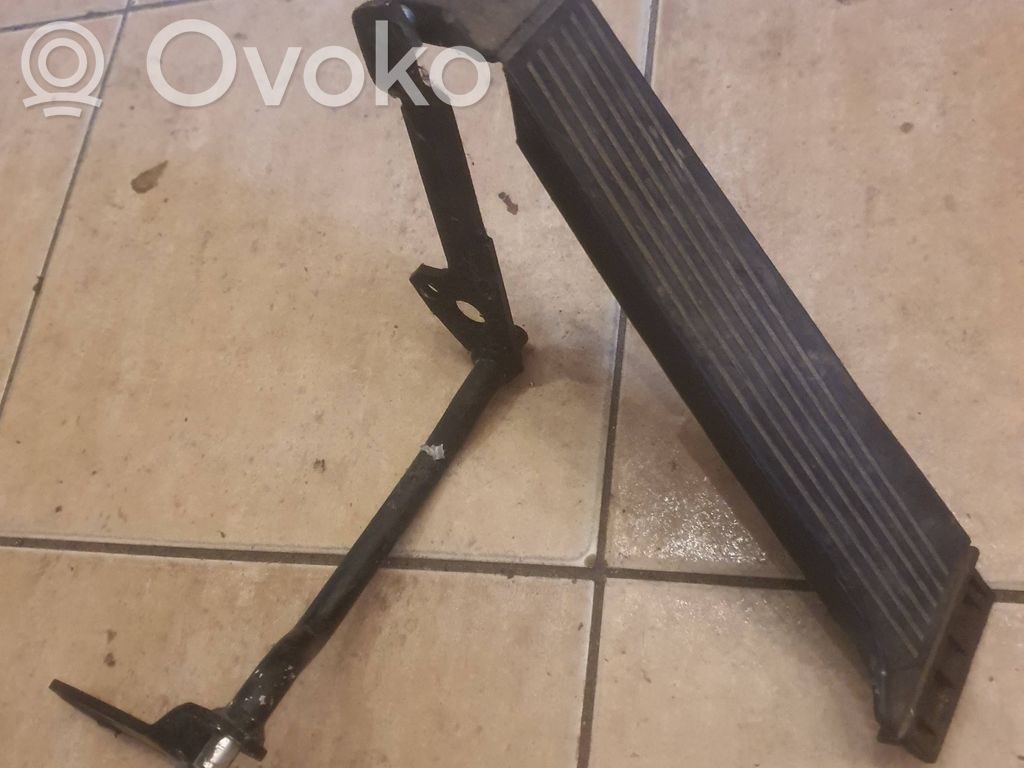 BMW 3 E30 Akceleratoriaus pedalas 