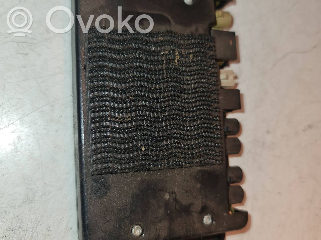Audi A6 S6 C6 4F Pystyantennivahvistin 
