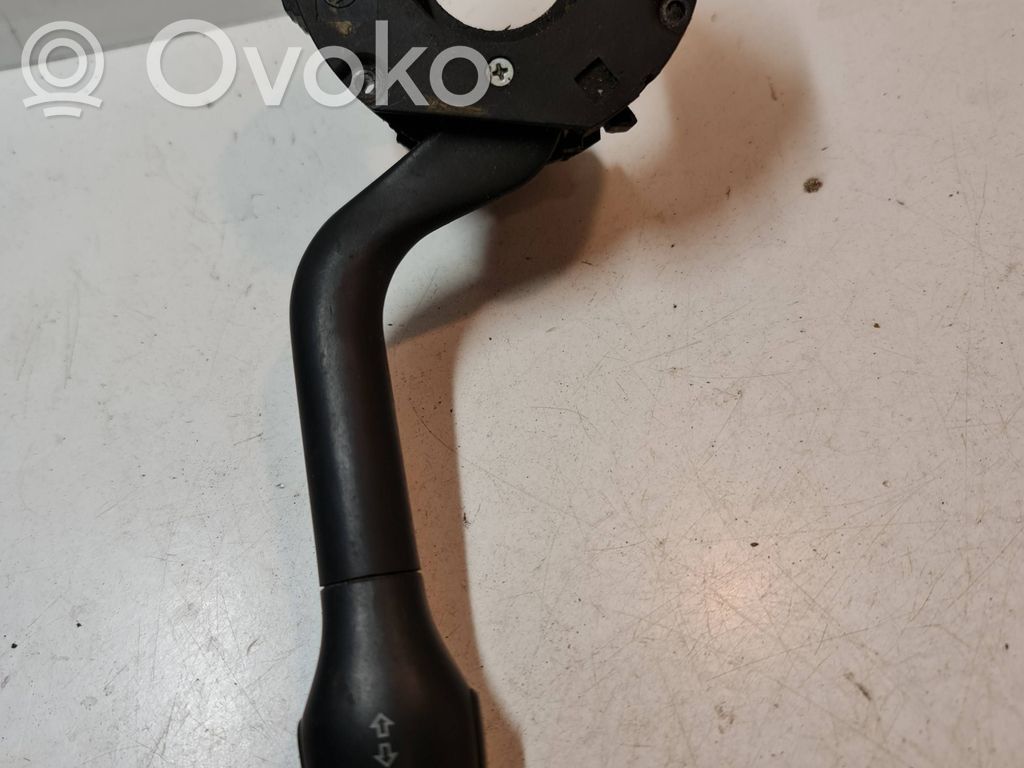 Manetka / Przełącznik kierunkowskazów   7D0953513B,6NO953513