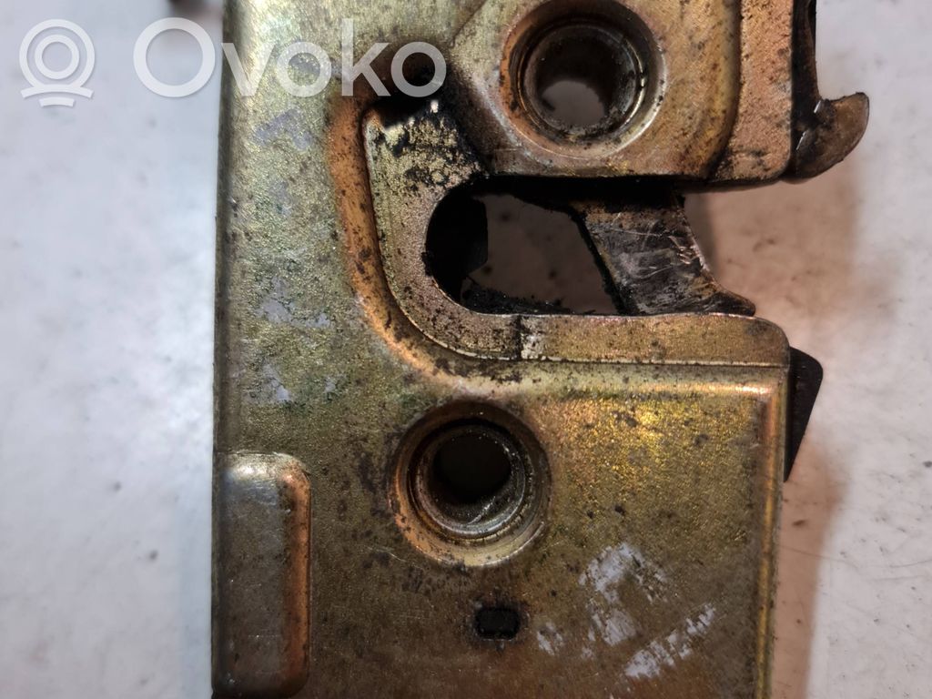 Volkswagen PASSAT B3 Zamek drzwi przednich 