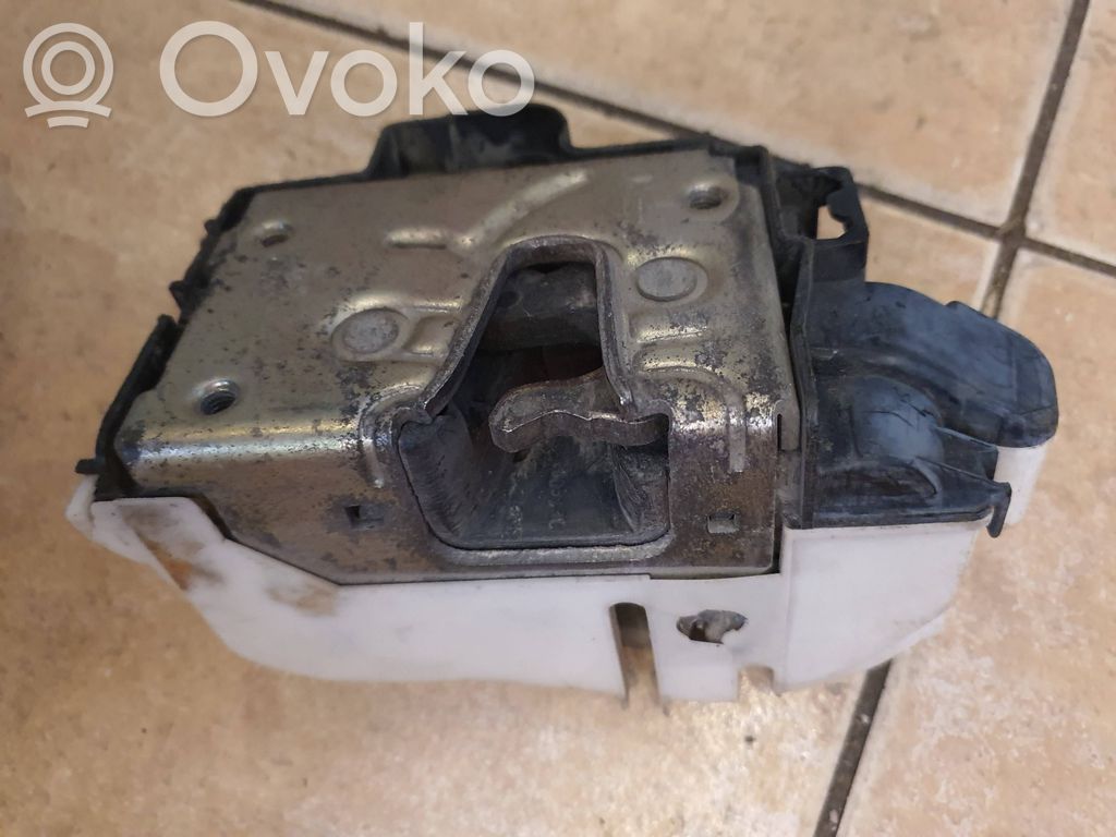 Peugeot 306 Zamek drzwi przednich 
