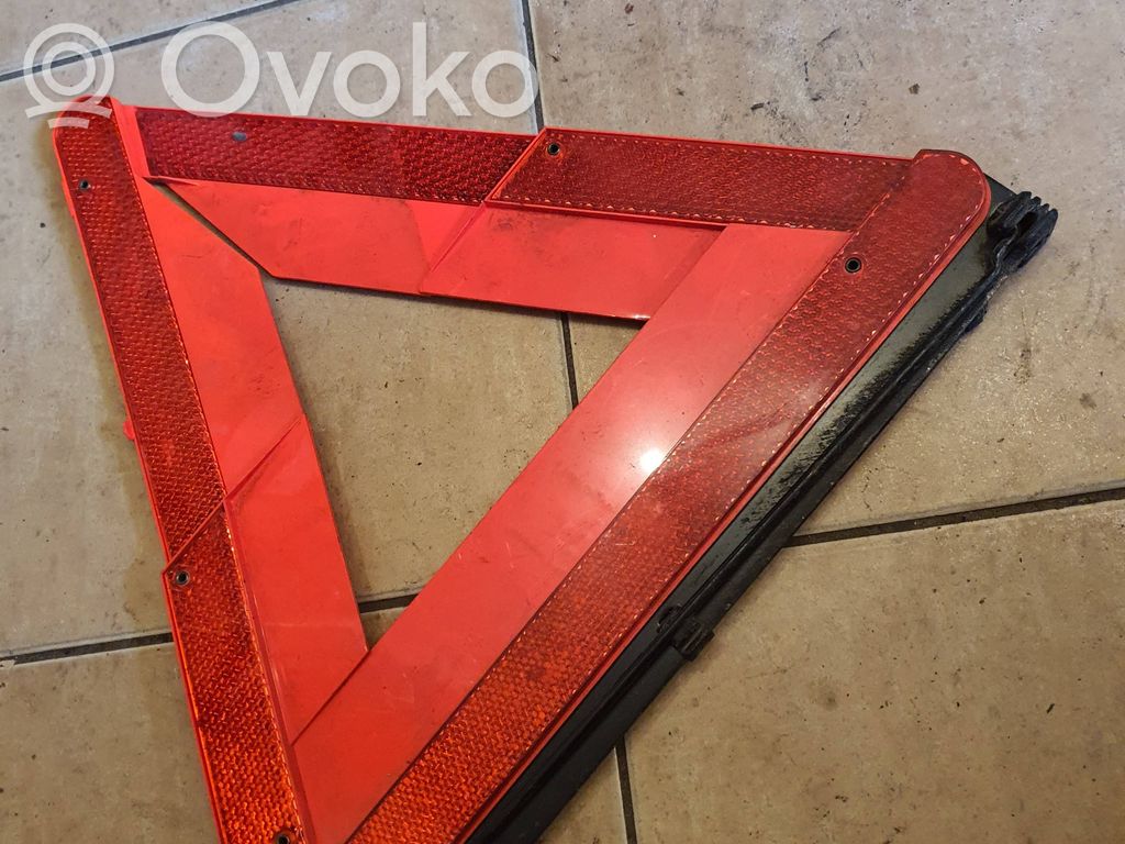 Audi A6 S6 C5 4B Triunghi semnalizare 