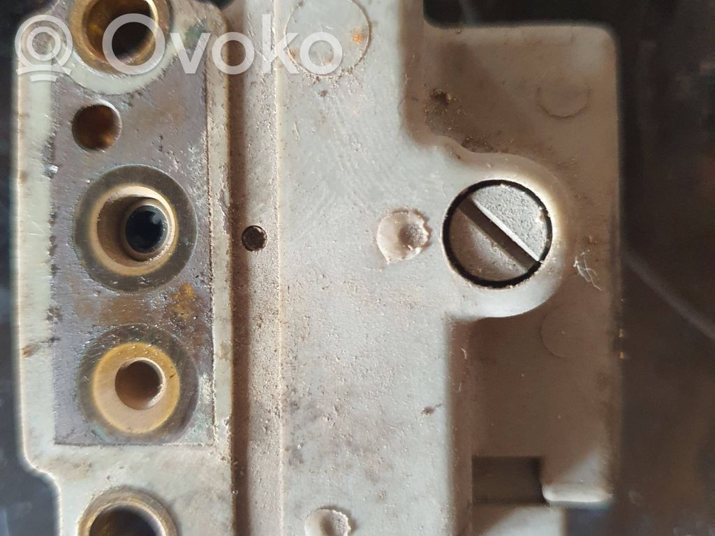Audi 100 S4 C4 Regulator ciśnienia paliwa 