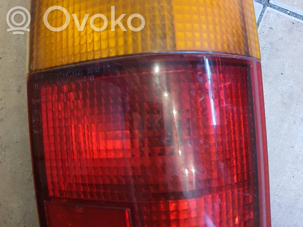 Toyota Hiace (H11, H20, H30, H40) Luci posteriori 