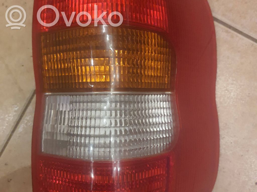 Opel Corsa C Luz trasera/de freno 