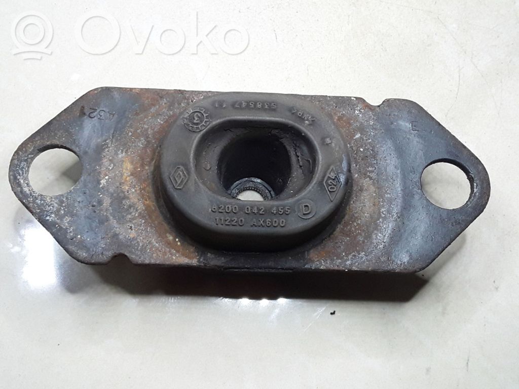 Nissan Primera Engine mount bracket 