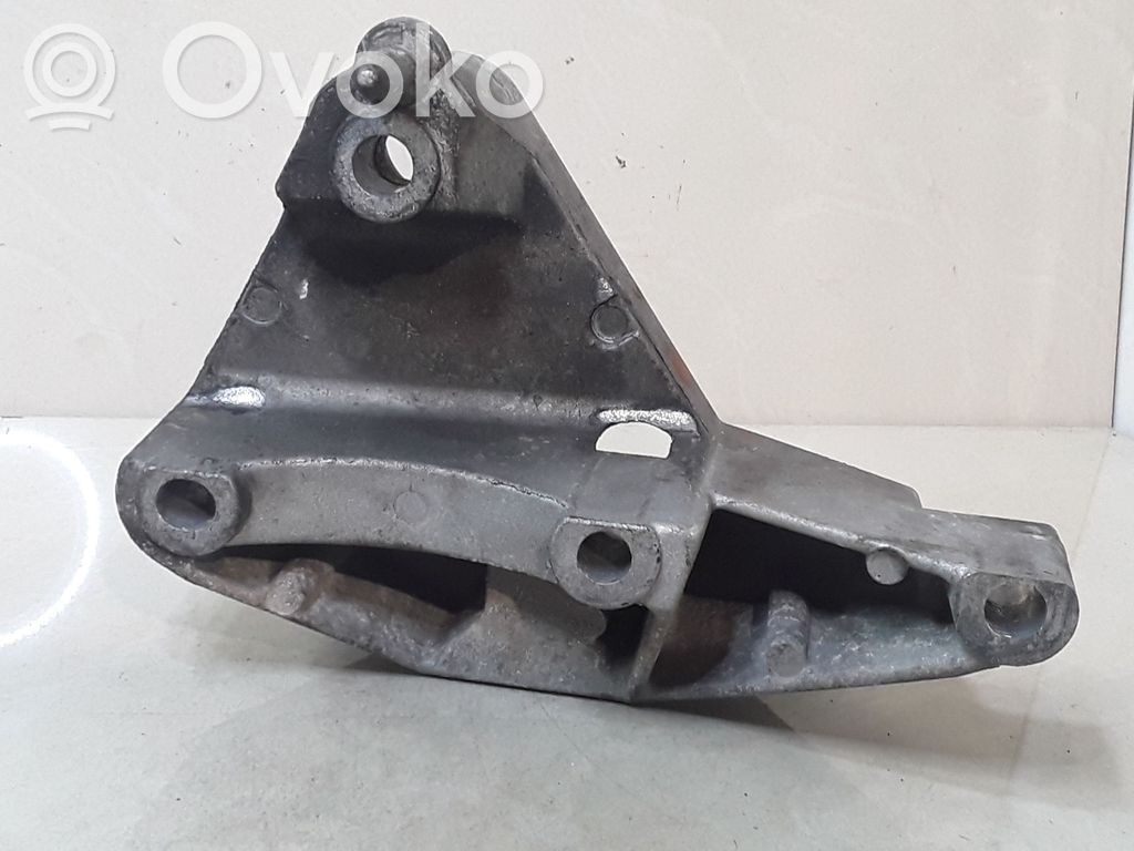 Renault Megane II Engine mounting bracket 