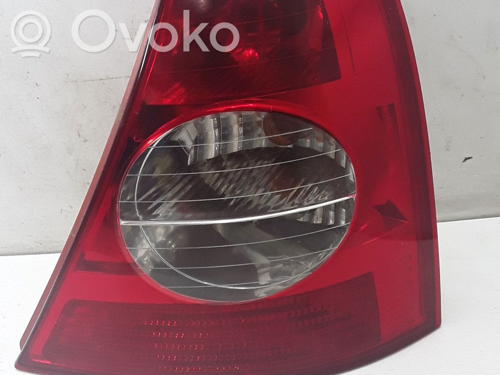 Renault Clio II Aizmugurējais lukturis virsbūvē 