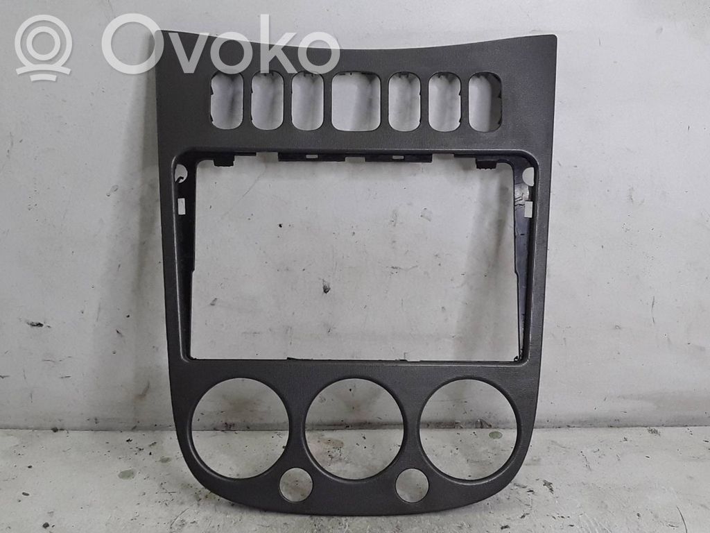 Mercedes-Benz A W168 Konsola środkowa / Radio / GPS 