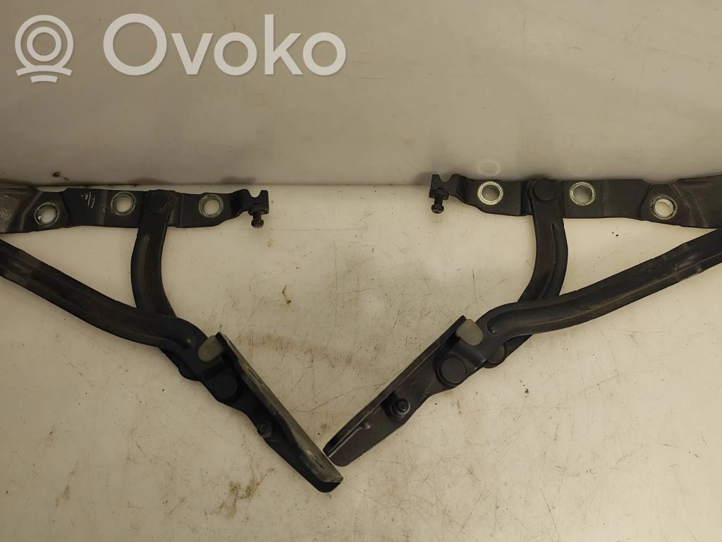 Volvo S40 Tailgate/trunk/boot hinge 