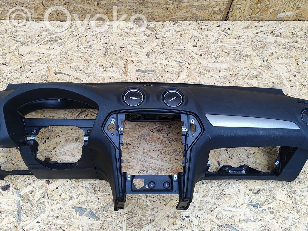 Ford Mondeo MK IV Deska rozdzielcza 