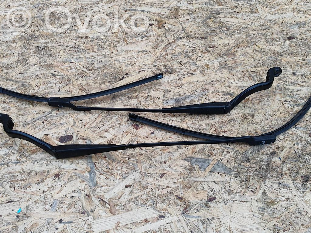 Ford S-MAX Front wiper blade arm 