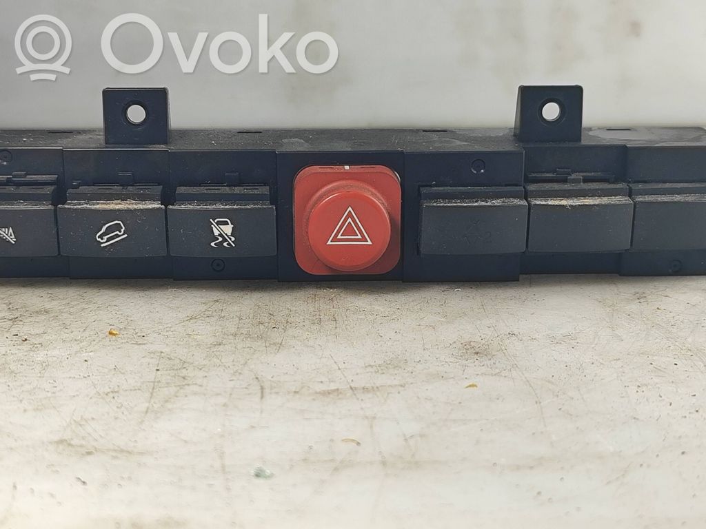 Hazard light switch   96673013