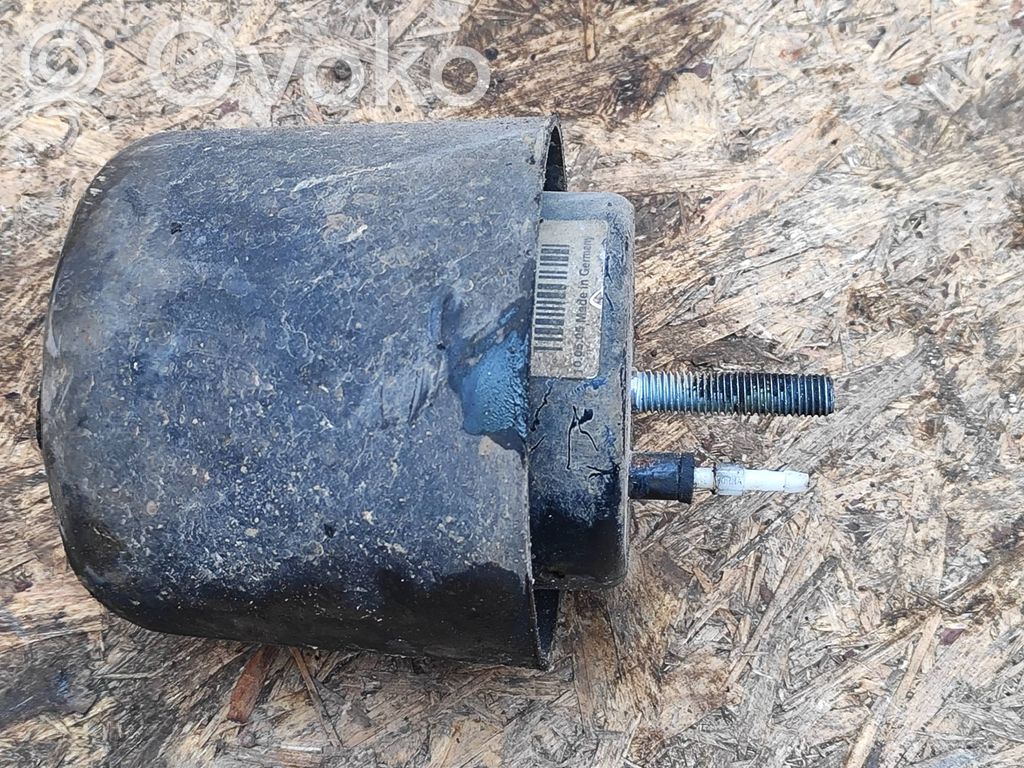 Volkswagen Phaeton Engine mount bracket 