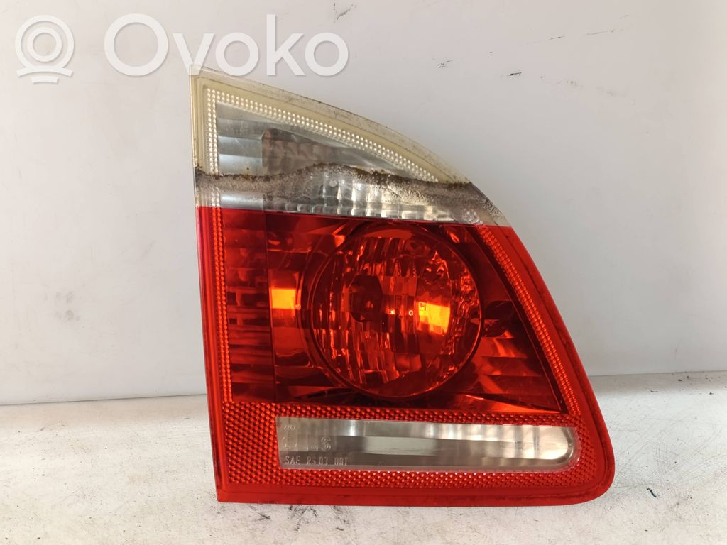 BMW 5 E60 E61 Aizmugurējais lukturis pārsegā 